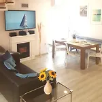 Family Surf 3 Floors Of Fun 8 Min Walk To Semesterbostad