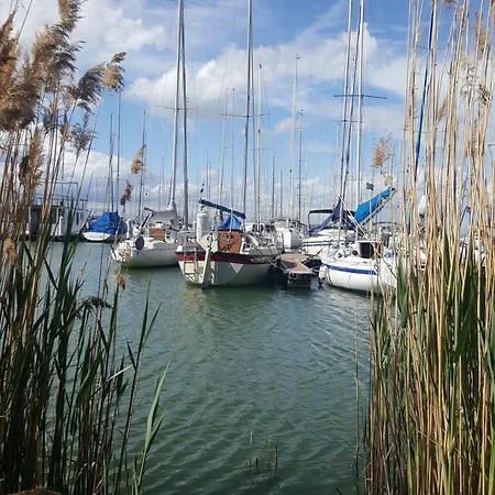 Family Surf 3 Floors Of Fun 8 Min Walk To Nyaraló